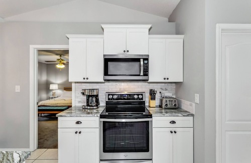 Pensacola Casa | 15 mins from Perdido beach, Lakefront with Firepit, near NAS/Blue Angels