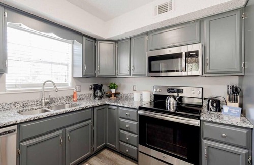 Red Bank Casa | 15 Mins to Columbia Airport - Win-Some At Wynnsum!