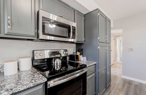 Red Bank Casa | 15 Mins to Columbia Airport - Win-Some At Wynnsum!