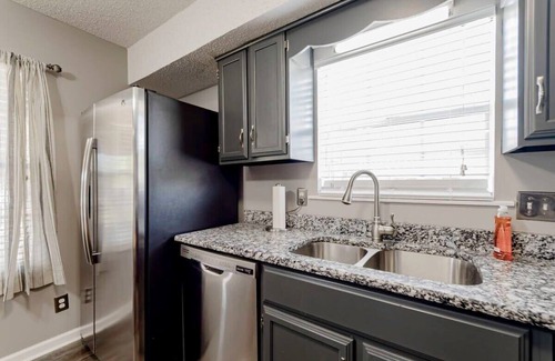 Red Bank Casa | 15 Mins to Columbia Airport - Win-Some At Wynnsum!