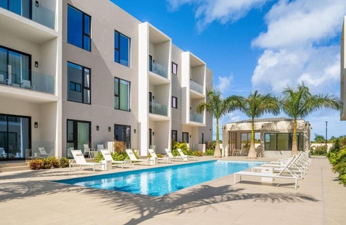 Grace Bay Apartamento | 15% Off Oct- Walk to Grace Bay-Pool Views! Z-B103