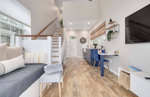 Downtown Dunedin Casa | Charming 1 bedroom Tiny Home with Pool -"Shelly"