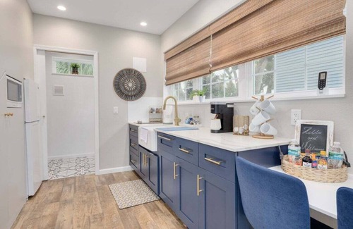 Downtown Dunedin Casa | Charming 1 bedroom Tiny Home with Pool -"Shelly"