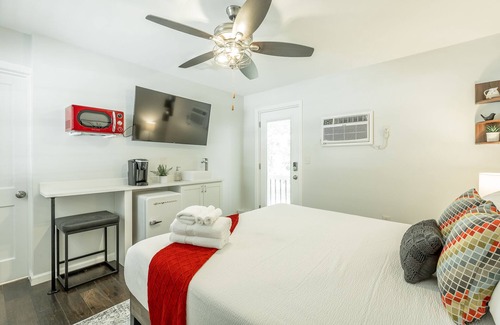 Lookout Valley Neighborhood Association Cabina | 15: The Alvar Room - A PMI Scenic City Vacation Rental