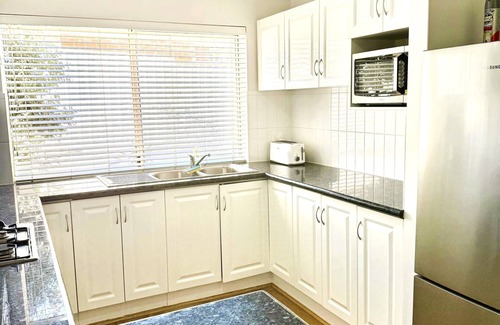 East Victoria Park Casa | 150 Unbeatable Location 3BR Stylish Stay