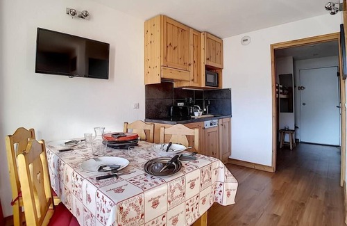 Reberty Apartamento | 150m from resort center, 6th floor, view mountain/ski slopes, ski locker, 28m², Les Menuires