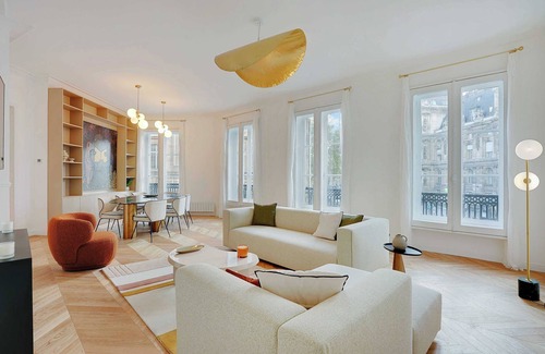 Saint-Gervais Apartamento | 150m2 Exceptional Living in Marais windows overlooking beautiful Hotel de Ville