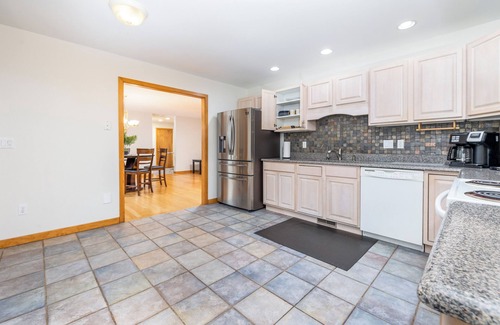 Manchester Casa | 15mins to Hartford, Home in Manchester w/ King Bed