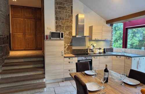 Plounerin Otro | 15th century Breton manor house - 4 bedrooms - 3 bathrooms - Wifi - sleeps 8