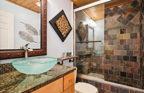 Asheville Casa | 16 Mi To Dt, Hot Tub, Fire Pit, Fp, Secluded