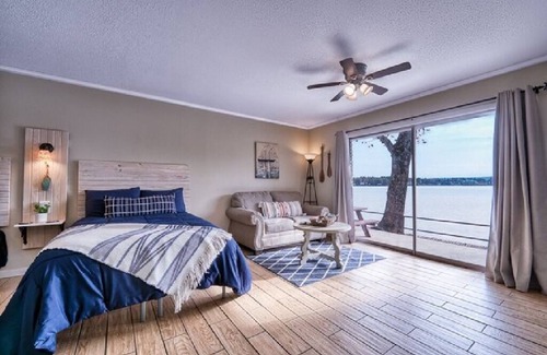 Hot Springs Hotel | #16 The Cove - Double Bed Room (pet-friendly)