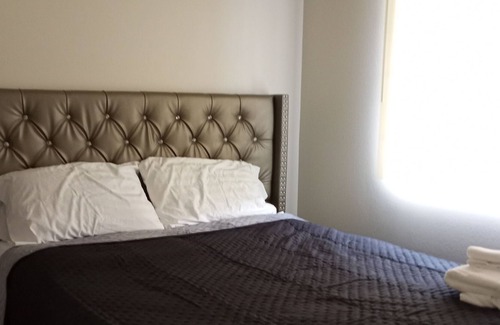 Tower District Apartamento | 16 unit Apartment complex The apartment number 948 and you rent in only room