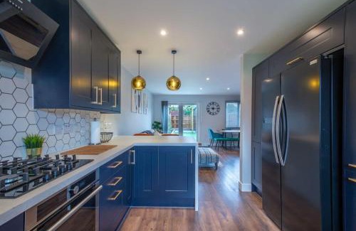 Newmarket Casa | 16 Waterloo Close, Newmarket