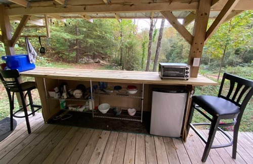 Asheville Cabina | 16’ Yurt in the Forest, Queen bed, kitchenette, hiking & 15 min to AVL.