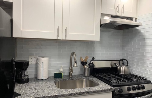 Industry Apartamento | 1631 2G · Notable 2bed Apt.-20 min a NYC / Parking Disp.