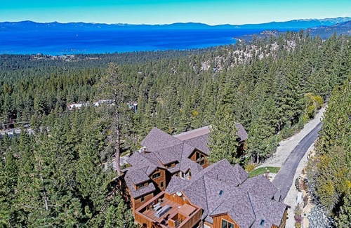 South Lake Tahoe Casa | 17 habitaciones / 18 baños, 17,000 pies cuadrados Epic Mega Mansion w / Piscina cubierta, Ski in Ski out
