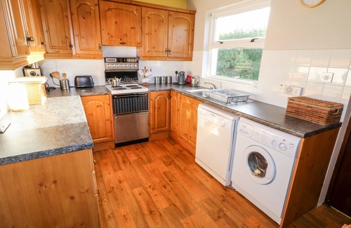 Omagh Cabaña | 17 BUNINVER ROAD, pet friendly, character holiday cottage in Gortin
