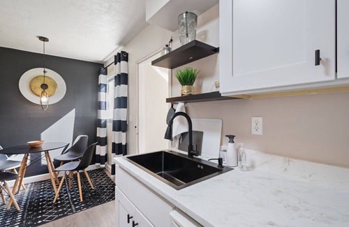 Fairview Casa | 17 minutes from pdx, large fenced yard, driveway parking.