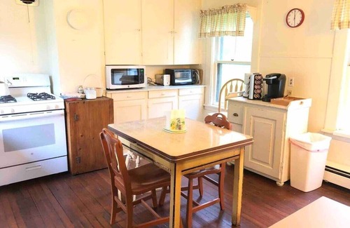 Canaan Otro | 1789 Shaker Farmhouse in Berkshires/Hudson Valley