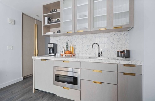 Financial District Apartamento | 17john: Classic King Studio Apartment