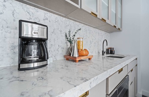 Financial District Apartamento | 17john: Classic King Studio Apartment