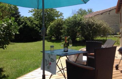 Palluaud Chalet De Esquí | 17th C French Pigeonaire - magical romantic couples retreat