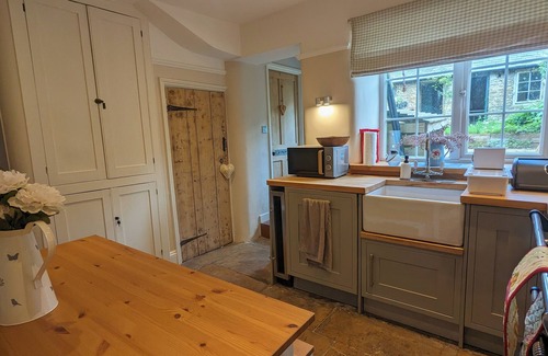 Chipping Norton Cabaña | 17th Century Borough Cottage -heart of Chipping Norton. Family and pet friendly!