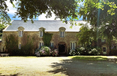 Cite Apartamento | 17th century property between the pink granite coast & Lannion, large 46m2 studio flat