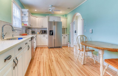 Ocean Grove Casa | 18 ABBOTT UPPER - 6 BEDROOM BEACH HOUSE - ONE BLOCK TO THE SEA