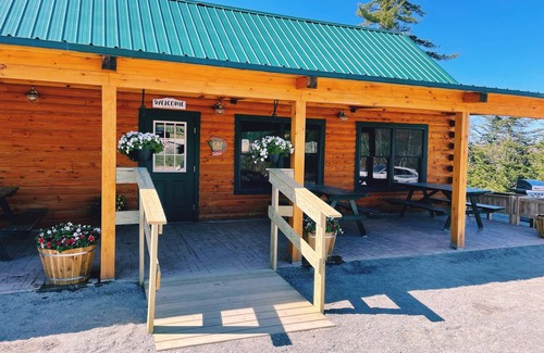 Columbia Falls Cabina | #18 - Flagpole View Cabins - Deluxe Cabin