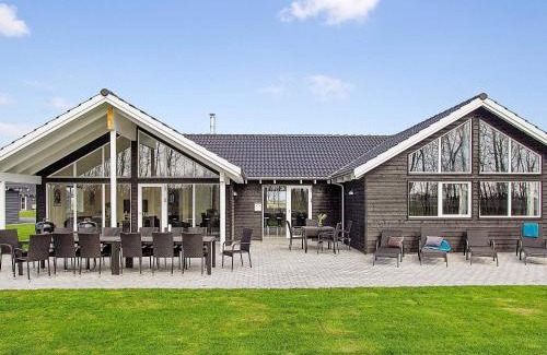 Olpenitz Casa | 18 person holiday home in Hasselberg