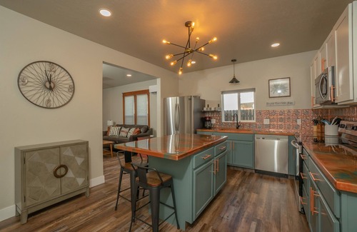 Fruita Apartamento | 18 Road and Down Uppity Downtown Fruita Pad! 2 Units in 1. Free 🚲 Storage.