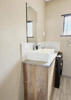 Vryheid Apartamento | 180 on Emmet