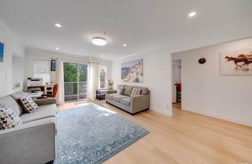 Sunset Casa | 1800 SqFt, 3BR, King, 2 Parking, AC, Near Airport