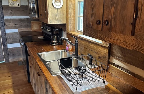 Fort Payne Cabina | 1800s Pre-Civil War Log Cabin restored on 300 acre adjoining Little River Canyon