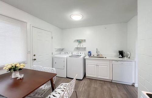 Renton Casa | 1801 Renton · Adorable 2b1b Suite in Renton