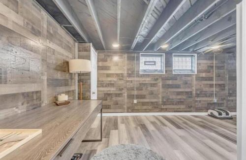 Kamm's Corners Casa | 18031 Larchwood Ave Cleveland