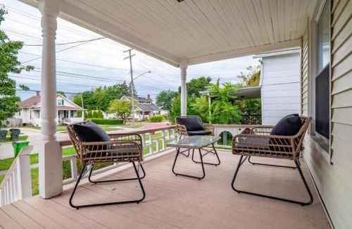 Kamm's Corners Casa | 18031 Larchwood Ave Cleveland