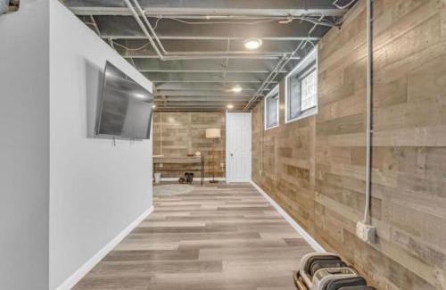 Kamm's Corners Casa | 18031 Larchwood Ave Cleveland