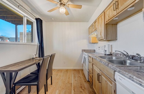 Cimarron Hills Apartamento | 180° Mountain Range Views and Centrally Located
