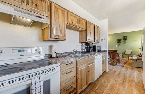 Cimarron Hills Apartamento | 180° Mountain Range Views and Centrally Located