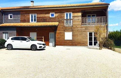 Chasseneuil-du-Poitou Apartamento | 18moliere fr 4 pers. sheets, towels & cleaning included