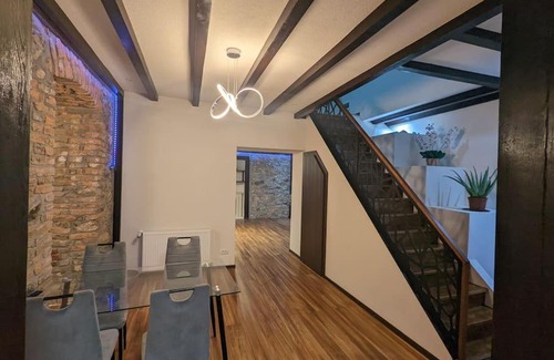 Baia Mare Apartamento | 18th century 3 bedroom house old town centre