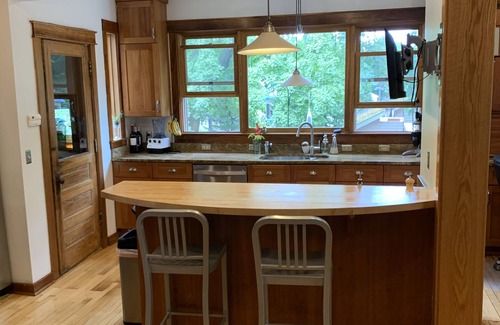 Marquette Casa | 1908 Four Square Marquette- Centrally located w porch, patio, sauna, fire pit
