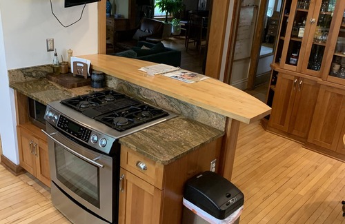 Marquette Casa | 1908 Four Square Marquette- Centrally located w porch, patio, sauna, fire pit