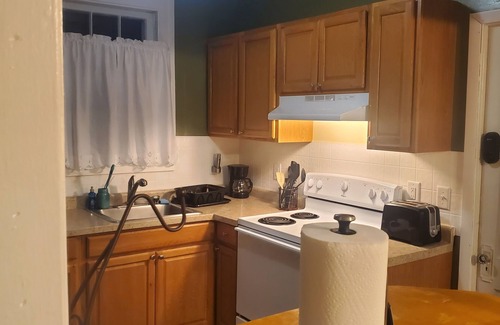 Toledo Apartamento | 1920's Duplex near Promedica, Jeep Plant, St. Anne's, and the Seagate Center