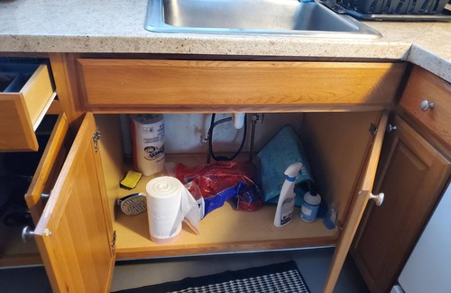 Toledo Apartamento | 1920's Duplex near Promedica, Jeep Plant, St. Anne's, and the Seagate Center