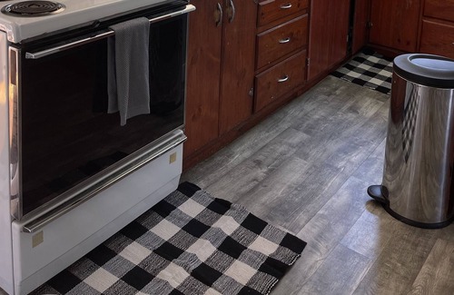 Jacksonville Otro | 1920’s Rustic Farmhouse