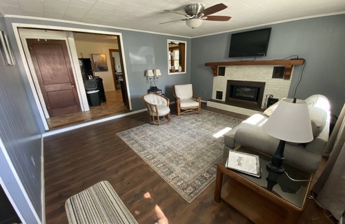 Cannelton Otro | 1930s Farmhouse Stay on 2 Acres