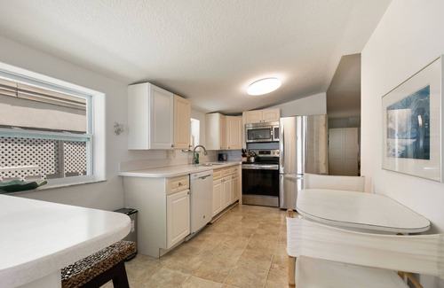 Bradenton Beach Cabaña | 1950's Beachfront Cottage- As close to paradise as you can get!